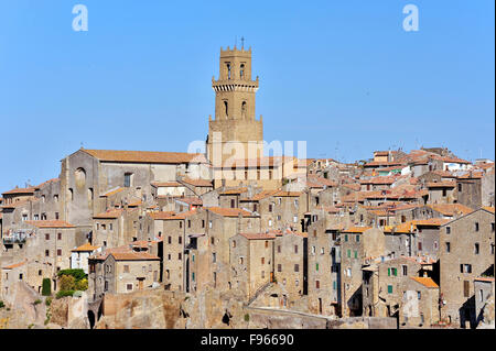 Pitigliano, città del medioevo, in provincia di Grosseto in Toscana, edifici di pietra di tufo, Toscana, Italia Foto Stock