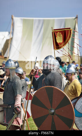 I vichinghi in battaglia rievocazione storica al Festival islandese, Gimli, Manitoba, Canada Foto Stock