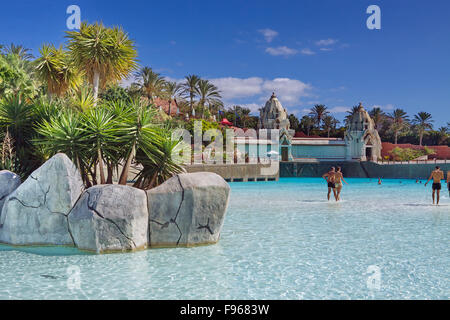 Piscina con onde artificiali in Siam Park. Tenerife. Isole Canarie. Spagna. Foto Stock