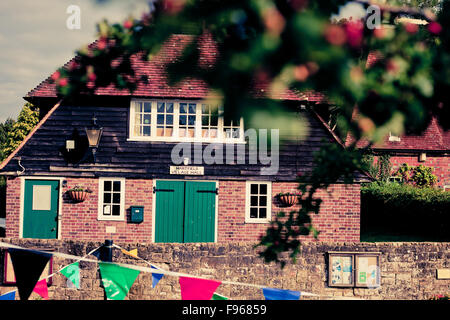 Village Hall in Inghilterra a British Summer Time, prelevati durante al Summer Fete. Foto Stock