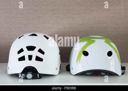 Coppia casco posteriore per bicicletta Foto Stock