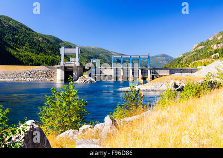 La Hugh Keenleyside diga sul fiume Columbia vicino Castlegar, British Columbia. Foto Stock