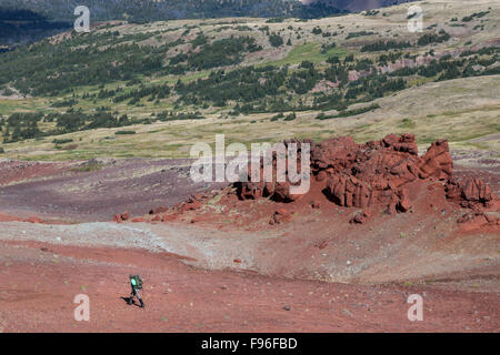 Canada, British Columbia, Tweedsmuir Park, regione Chilcotin, Chilcotin Arca, Rainbow montagne, escursionismo, paesaggio vulcanico, Foto Stock