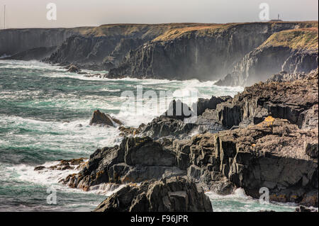 Onde che si infrangono sulla costa, Cape Race, Terranova, Canada Foto Stock