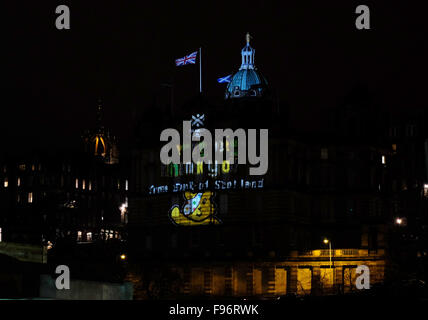 I bambini in stato di bisogno , Edimburgo, Venerdì, 13 novembre 2015 la Bank of Scotland storica sede sulla Montagnola era illuminato questa sera con una spettacolare proiezione laser, celebrando la Bank of Scotland principali del partenariato con la BBC ai bambini bisognosi Foto Stock