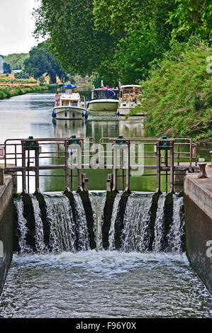 Si blocca in Canal du Midi a Villeneuve de Beziers, dipartimento di Herault, Francia Foto Stock