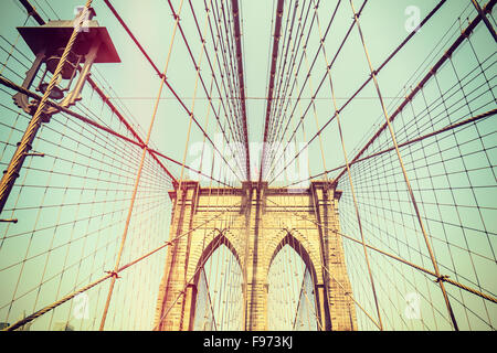 Retrò tonica foto del Ponte di Brooklyn a New York City, Stati Uniti d'America. Foto Stock