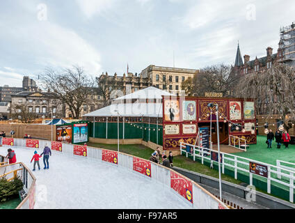 Mercatini di Natale in St Andrews Square Edimburgo Scozia 2015 mostra pista di pattinaggio su ghiaccio e il Paradiso Il teatro Foto Stock