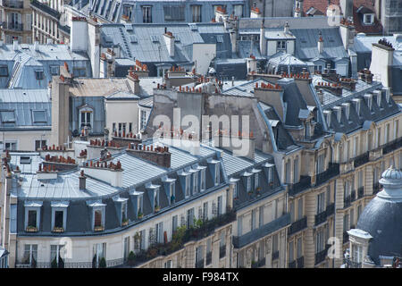 Tetti di fronte la Cattedrale di Notre Dame di Parigi, Francia. Foto Stock