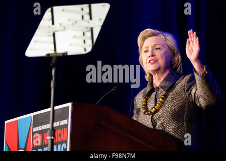 Brooklyn, New York, Stati Uniti d'America. . Xiv Dic, 2015. Segretario Clinton commento sull'immigrazione all'ottava edizione nazionale sull'immigrazione conferenza di integrazione. Il candidato presidenziale Hillary Clinton ha parlato sul tema dell'immigrazione a livello nazionale in materia di immigrazione della Conferenza di integrazione al Marriott di Brooklyn, New York. Credito: Albin Lohr-Jones/Pacific Press/Alamy Live News Foto Stock