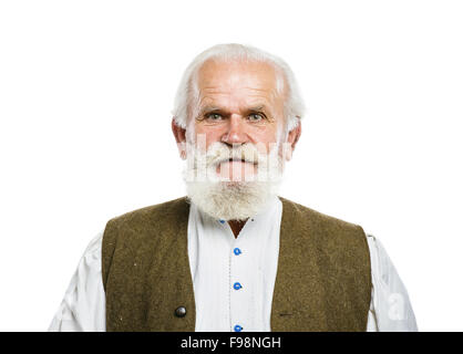 Ritratto di vecchio uomo barbuto, ponendo in studio su sfondo bianco Foto Stock