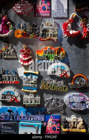 Souvenir magneti per il frigo in vendita a Madrid Foto Stock