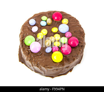 Round di cioccolato torta di compleanno su sfondo bianco Foto Stock