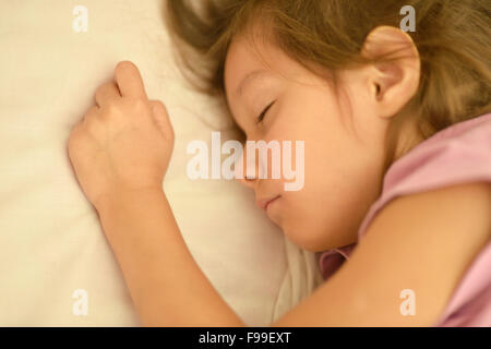 Piccola ragazza dorme Foto Stock