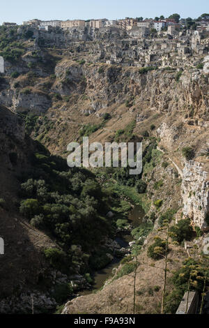 I Sassi (Italiano per il "pietre") di Matera, una grotta atmosferica-città in Basilicata, Italia meridionale, Europa. Un sito UNESCO. Foto Stock