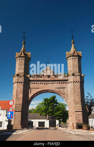 Fettercairn Arco Reale, nel villaggio di Fettercairn, Aberdeenshire, Scozia. Foto Stock