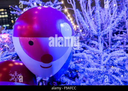 Lunar Lookout - inverno terrazza sul tetto con la neve, Santa e gli alberi di Natale - , John Lewis, Oxford Street, Londra, 2015. Foto Stock