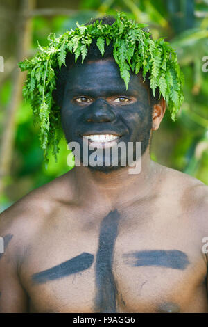 Giovane uomo in abito tradizionale, Lelepa Island, Vanuatu, Melanesia Foto Stock