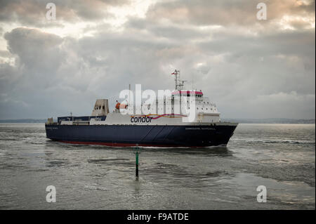 Traghetti Condor il Commodore buona volontà inserendo il porto di Portsmouth Foto Stock