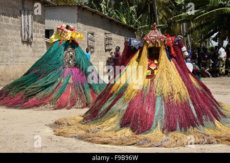 Zangbeto cerimonia in Heve-Grand Popo village, Benin Foto Stock