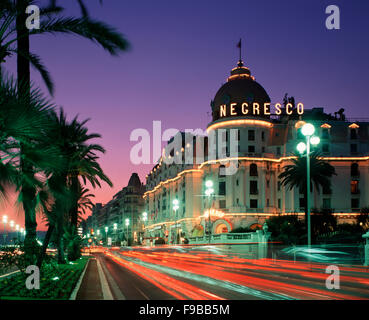 Promenade des Anglais e il Negresco Hotel, Nizza Cote d'Azur, in Francia Foto Stock