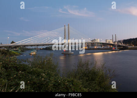 Tilikum Bridge crossing Portland o Foto Stock