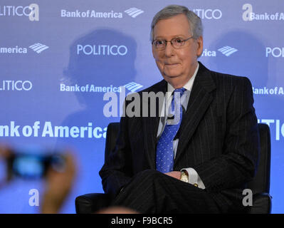 Washington, DC, Stati Uniti d'America. 15 Dic, 2015. Stati Uniti Il leader della maggioranza del senato Mitch McConnell parla durante un evento di colazione in Washington, DC, Stati Uniti, 15 dicembre 2015. Mitch McConnell martedì ha ribadito che l'amministrazione Obama non dovrebbe presentare il partenariato Trans-Pacific (TPP) commercio trattativa per il Congresso per l'approvazione fino a dopo il 2016 elezioni presidenziali. © Bao Dandan/Xinhua/Alamy Live News Foto Stock