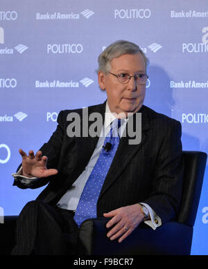 Washington, DC, Stati Uniti d'America. 15 Dic, 2015. Stati Uniti Il leader della maggioranza del senato Mitch McConnell parla durante un evento di colazione in Washington, DC, Stati Uniti, 15 dicembre 2015. Mitch McConnell martedì ha ribadito che l'amministrazione Obama non dovrebbe presentare il partenariato Trans-Pacific (TPP) commercio trattativa per il Congresso per l'approvazione fino a dopo il 2016 elezioni presidenziali. © Bao Dandan/Xinhua/Alamy Live News Foto Stock