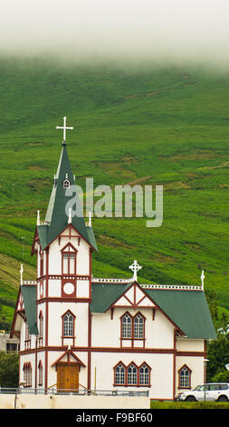 Chiesa di Husavik, piccola città e porto nel nord dell'Islanda Foto Stock