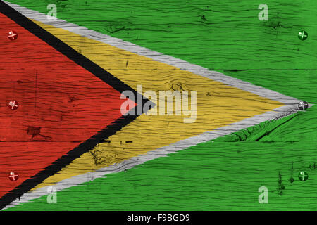 Guyana bandiera nazionale. La pittura è la colorata sul vecchio legno di quercia del vagone ferroviario. Fissaggio tramite viti o bulloni. Foto Stock