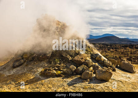 Attività geotermica a Namafjall area est del Lago Myvatn Foto Stock