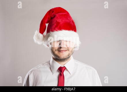 Bello il Natale uomo è in posa di studio Foto Stock