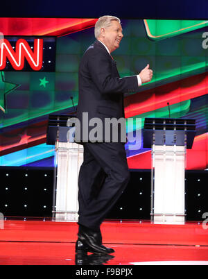 Las Vegas, NV, Stati Uniti d'America. 15 Dic, 2015. GOP candidato presidenziale, U.S. Il Sen. Lindsey Graham prende il palco durante la CNN repubblicano dibattito presidenziale al Venetian hotel-casinò di Las Vegas il 15 dicembre 2015. Foto: Bizuayehu Tesfaye/ZUMA Premere Credito: Bizuayehu Tesfaye/ZUMA filo/Alamy Live News Foto Stock