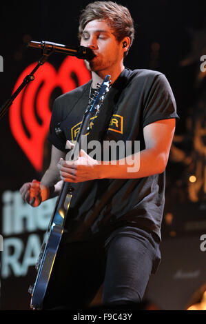 Washington, DC, Stati Uniti d'America. Xiv Dic, 2015. Luca HEMMINGS della fascia 5 secondi di Estate effettuando in corrispondenza di Hot 99.5's annuale Radio iHeart Jingle Ball in concerto al Verizon Center. © Tina Fultz/ZUMA filo/Alamy Live News Foto Stock