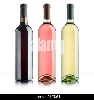 Bottiglie con varietà di vini, su sfondo bianco Foto Stock