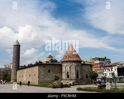 Yakutiye Medrese - il museo di etnografia e turchi e di arte islamica. Erzurum, Anatolia Orientale, Turchia. Foto Stock