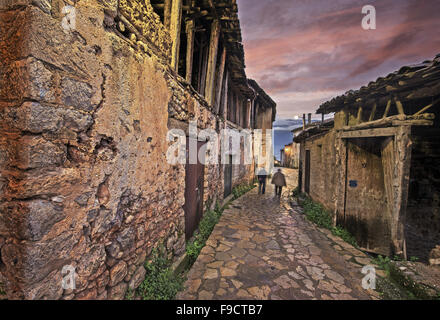 Tramonto nelle stradine della Harmena, il tannerers vecchio quartiere trovato nella città di Amfissa, nella regione di Grecia FOCHIDA, GRECIA CENTRALE Foto Stock