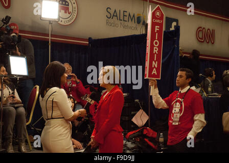 Las Vegas, Nevada, USA. Xvi Dec, 2015. Dieci candidati Repubblicani ha preso la fase stasera al Veneital Hotel in Las Vegas NV. Questo gruppo dibattito trasmesso dalla CNN. Hanno trasmesso le loro opinioni sulla politica degli Stati Uniti nella lotta contro il terrorismo e loro prendere in locazione refugies siriano emigrare negli Stati Uniti. La stampa si sono riuniti nella sala di Spin al Venetian Hotel dove essi vyed per l'attenzione dei candidati. Nella foto: il credito: Karen I. Hirsch/ZUMA filo/Alamy Live News Foto Stock