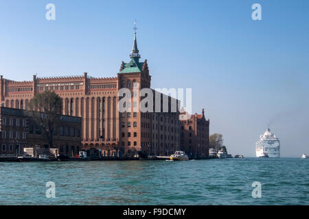 Venezia, il lussuoso Hotel Hilton di vecchio e restaurato Molino Stucky edificio, nuovo impiego per un vecchio mulino di farina Foto Stock