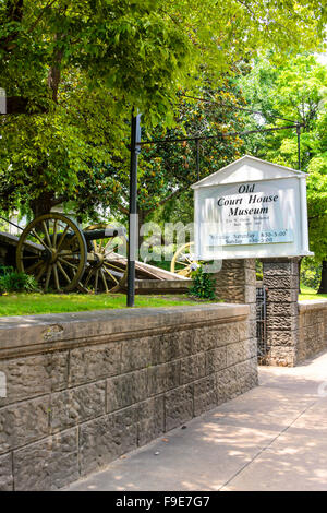 Le fasi di ingresso e di firmare per il tribunale vecchio museo in Vicksburg, Mississippi Foto Stock