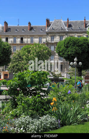 Francia Rhône-Alpes Grenoble Place Victor Hugo il parco giardino Foto Stock