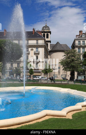 Francia Rhône-Alpes Grenoble Place Victor Hugo fontana Foto Stock