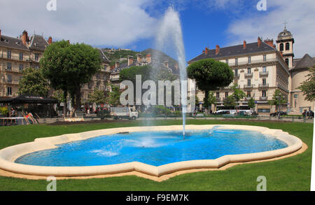 Francia Rhône-Alpes Grenoble Place Victor Hugo fontana Foto Stock