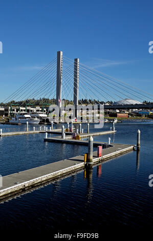 WASHINGTON - Dock Street Marina sul Foss per via navigabile, la SR 509 e il ponte di Tacoma Dome visto da Tacoma il Museo del Vetro Foto Stock