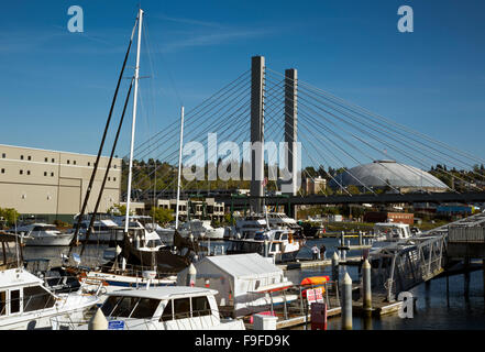 WASHINGTON - Dock Street Marina sul Foss per via navigabile, la SR 509 e il ponte di Tacoma Dome visto da Tacoma il Museo del Vetro Foto Stock