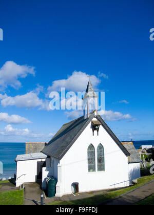 San Pietro Chiesa anglicana, Coverack Village, penisola di Lizard, Cornwall, Regno Unito Foto Stock