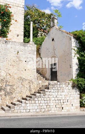 Ripida passi dalla strada che conduce a una casa a Dubrovnik, Croazia. Foto Stock