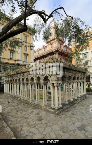 Estate, St Andrews chiostro adiacente a Christopher Columbuss Casa, Città Vecchia, Genova, Liguria, Italia, Europa Foto Stock