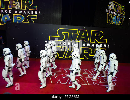 Londra REGNO UNITO. 16 novembre 2015 STAR WARS: LA FORZA risveglia Premiere europeo. Credito: Michael Tubi/Alamy Live News Foto Stock