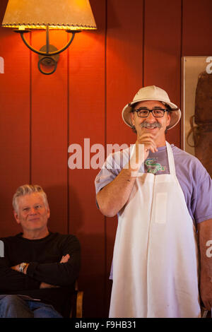 Chef Frank Ostini lezioni presso il Seminario di spezie, barbecue Bootcamp, Alisal Guest Ranch, Solvang, California Foto Stock